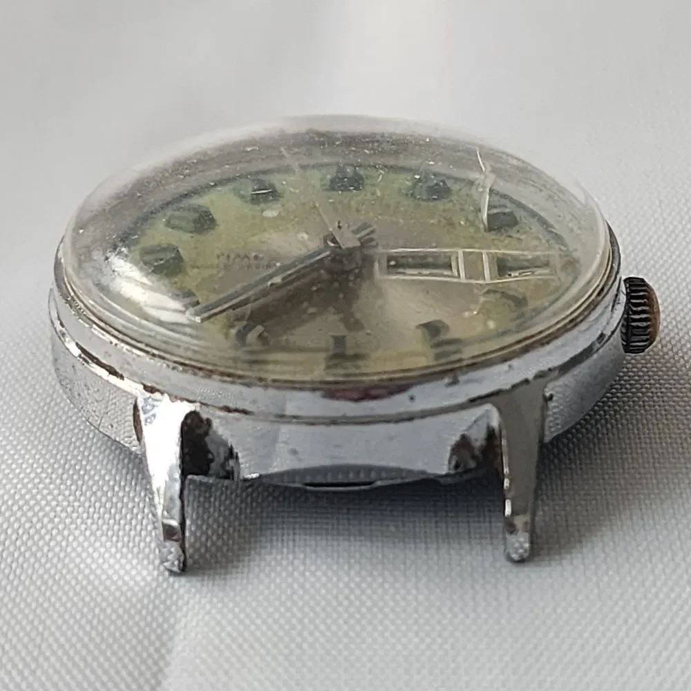 Timex Vintage Water Resistant Day Date Watch Silver Retro Collectible Timepiece‎